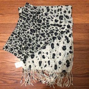 Black & White Cheetah Print Scarf